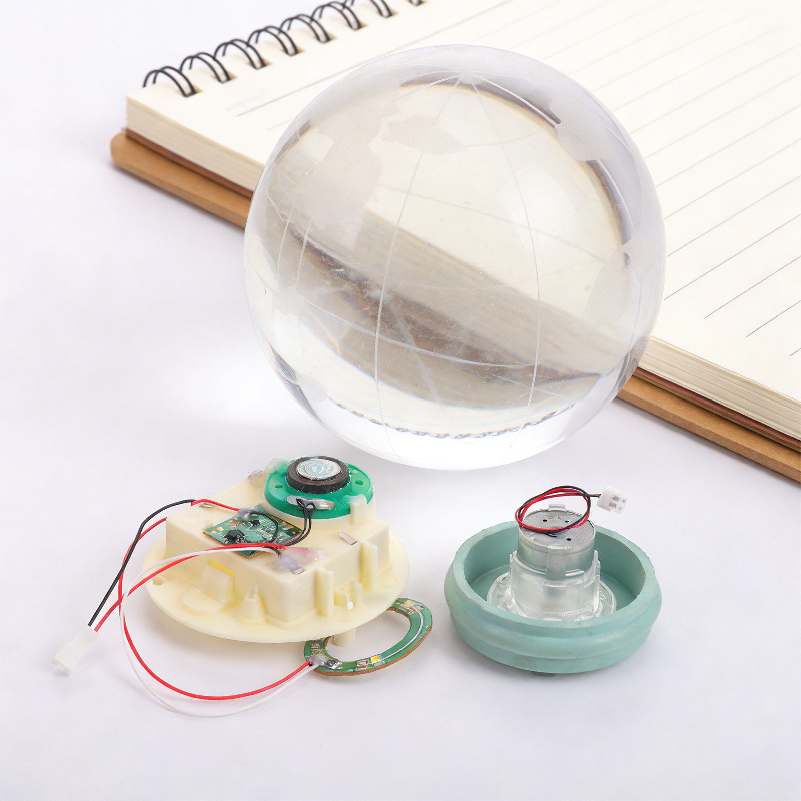 كرة ثلجية متحركة مع موسيقى وإض - مراجعة Plastic Dome Clear وسعره